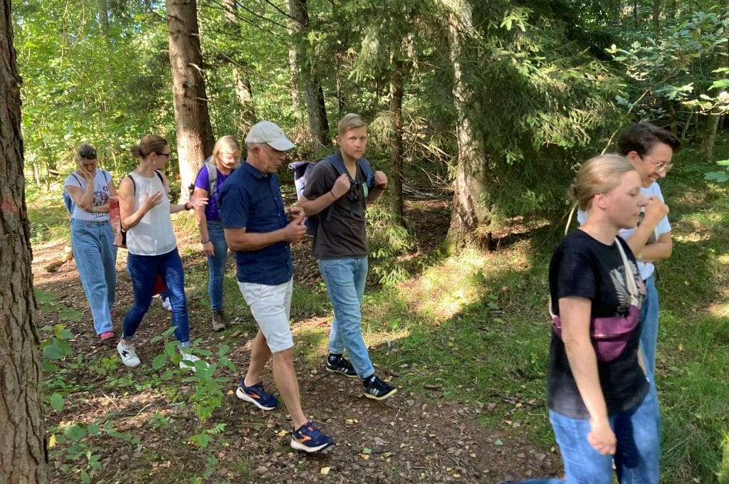 Trail Talk Gruppe beim Gehen